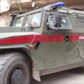 Nufilmuota, kaip rusų kariniai automobiliai patruliuoja Dumos mieste Sirijoje