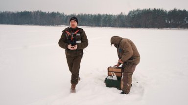 Aplinkosaugininkų reidas ant užšalusių ežerų: vienas žvejys kaip reikiant prisivirė košės