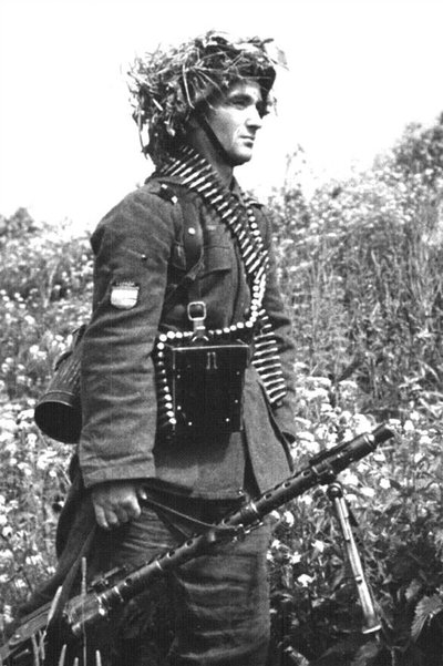 Ispanų kulkosvaidininkas su MG 34.