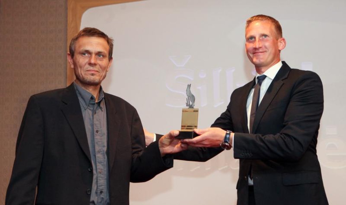 Premijos laureatas Valdas Mikolaitis – kairėje