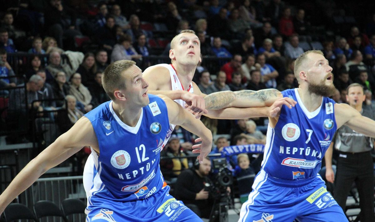 Klaipėdos "Neptūno" krepšininkai kovoja dėl kamuolio