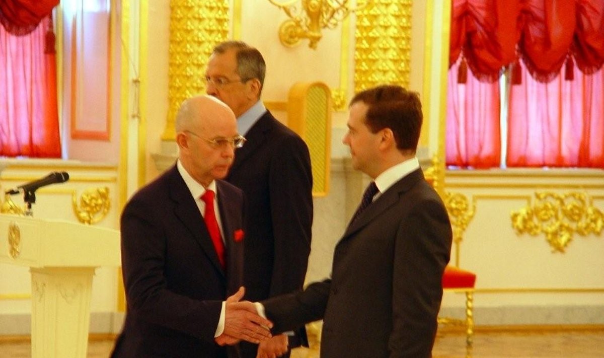 Antanas Vinkus, Dmitrijus Medvedevas