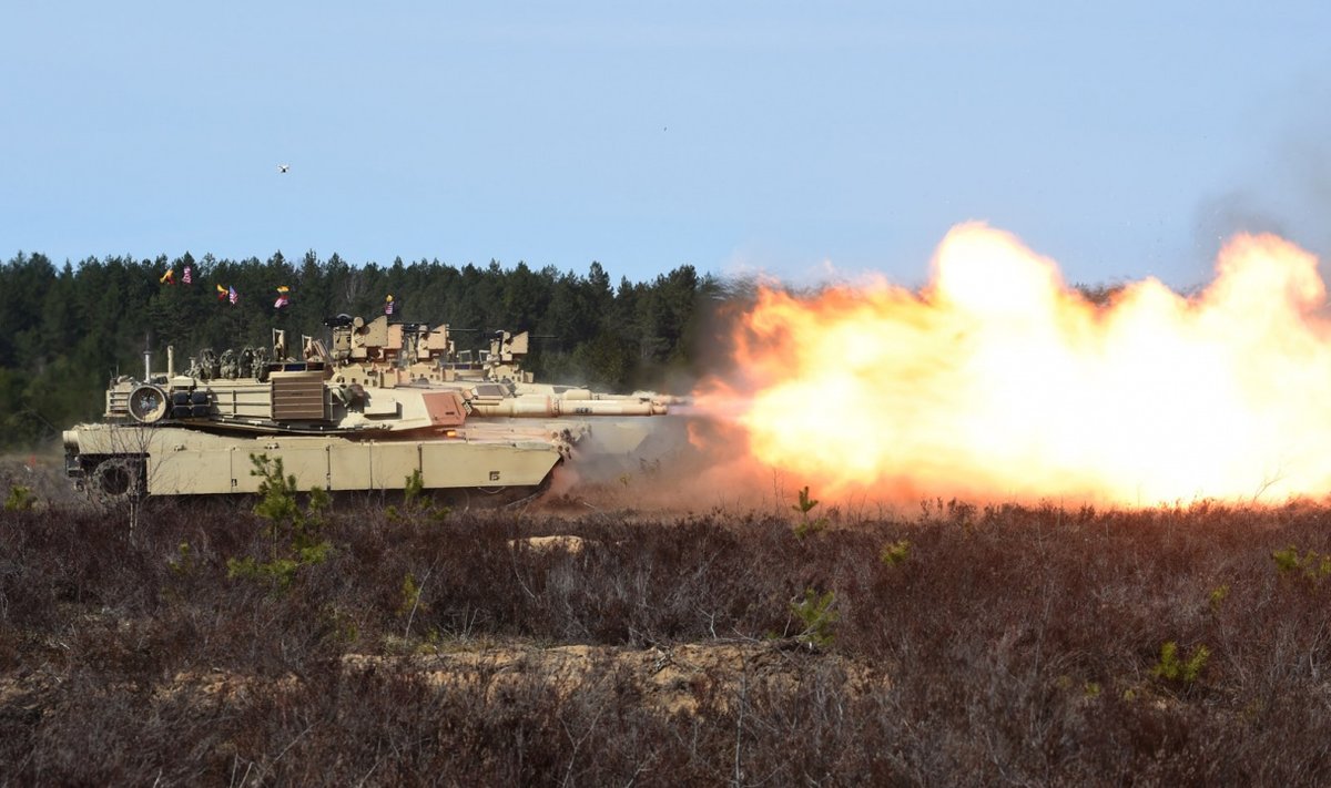 Pirmąkart Lietuvoje nugriaudėjo JAV tankų „Abrams“ pabūklai 