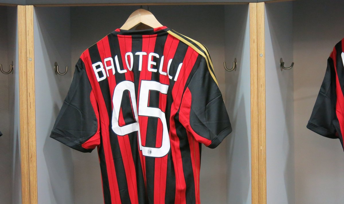 Mario Balotelli vieta "Milan" ekipos rūbinėje