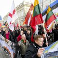 Vilniaus centre nešini plakatais ir vėliavomis žygiavo tautininkai