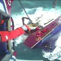 Iš sraigtasparnio nufilmuota dramatiška žvejų gelbėjimo operacija