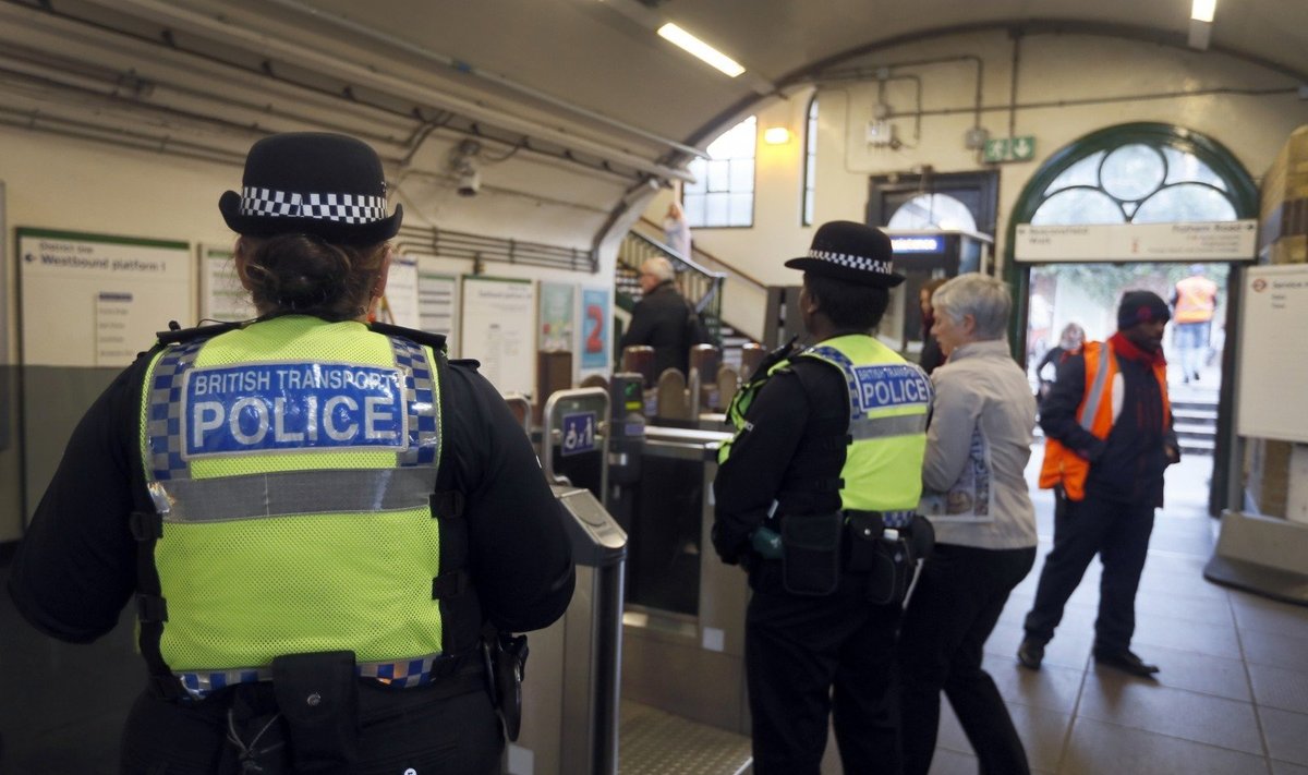 Londono policija patruliuoja „Parsons Green“ stotelėje
