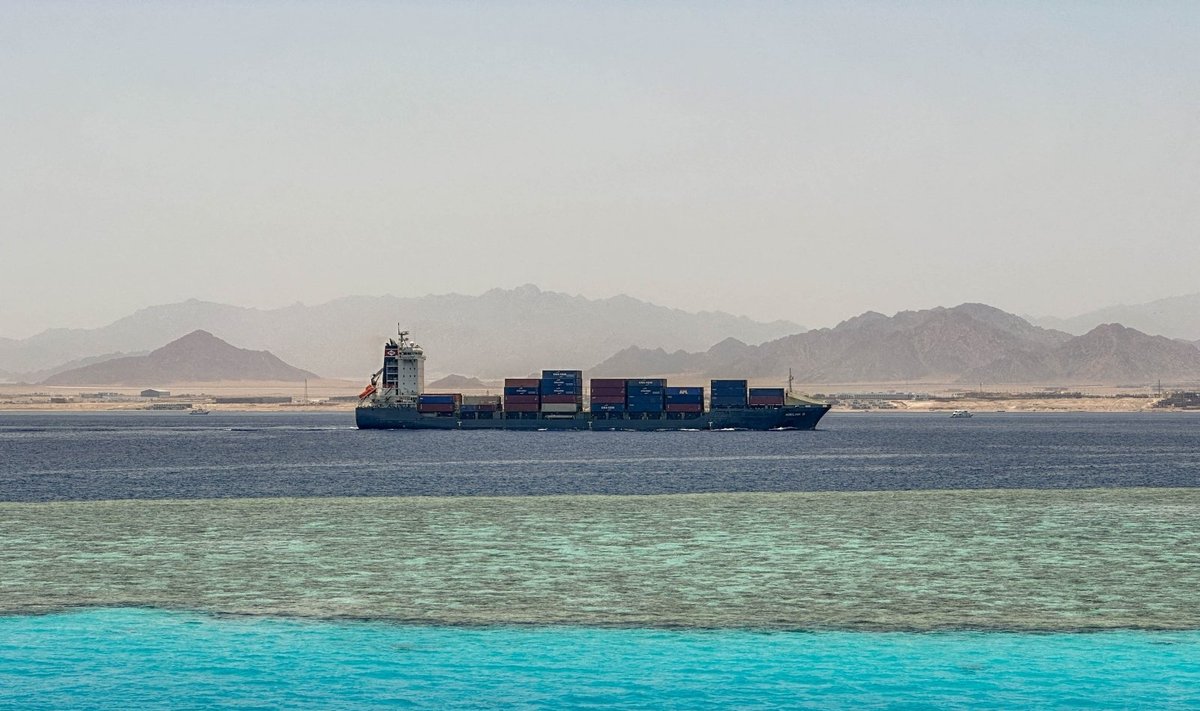 Iki neamumų Artimuosiuose Rytuose ir hučių sukilėlių puldinėjimų Raudonąja jūra ir Sueco kanalu perplaukdavo 12 proc. visų komercinių laivų pasaulyje
