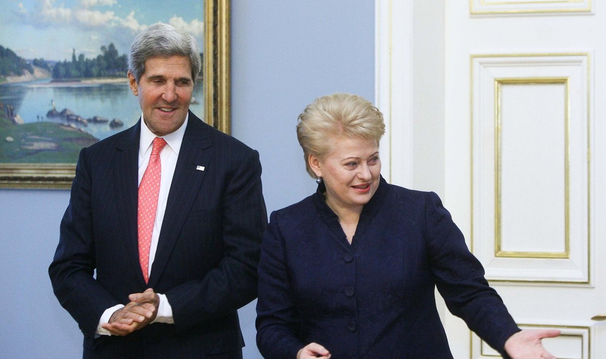 Johnas Kerry, Dalia Grybauskaitė