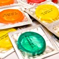 Dėl pandemijos pasaulyje gali pasibaigti prezervatyvų atsargos