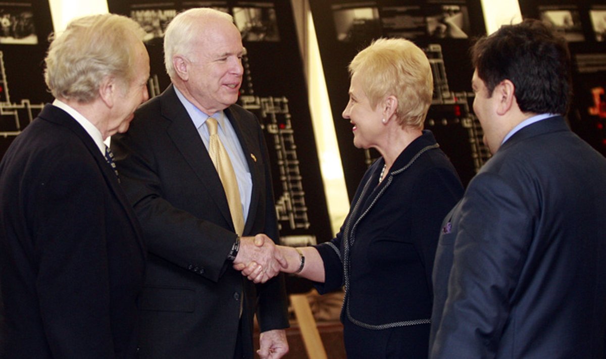 Johnas McCainas ir Irena Degutienė