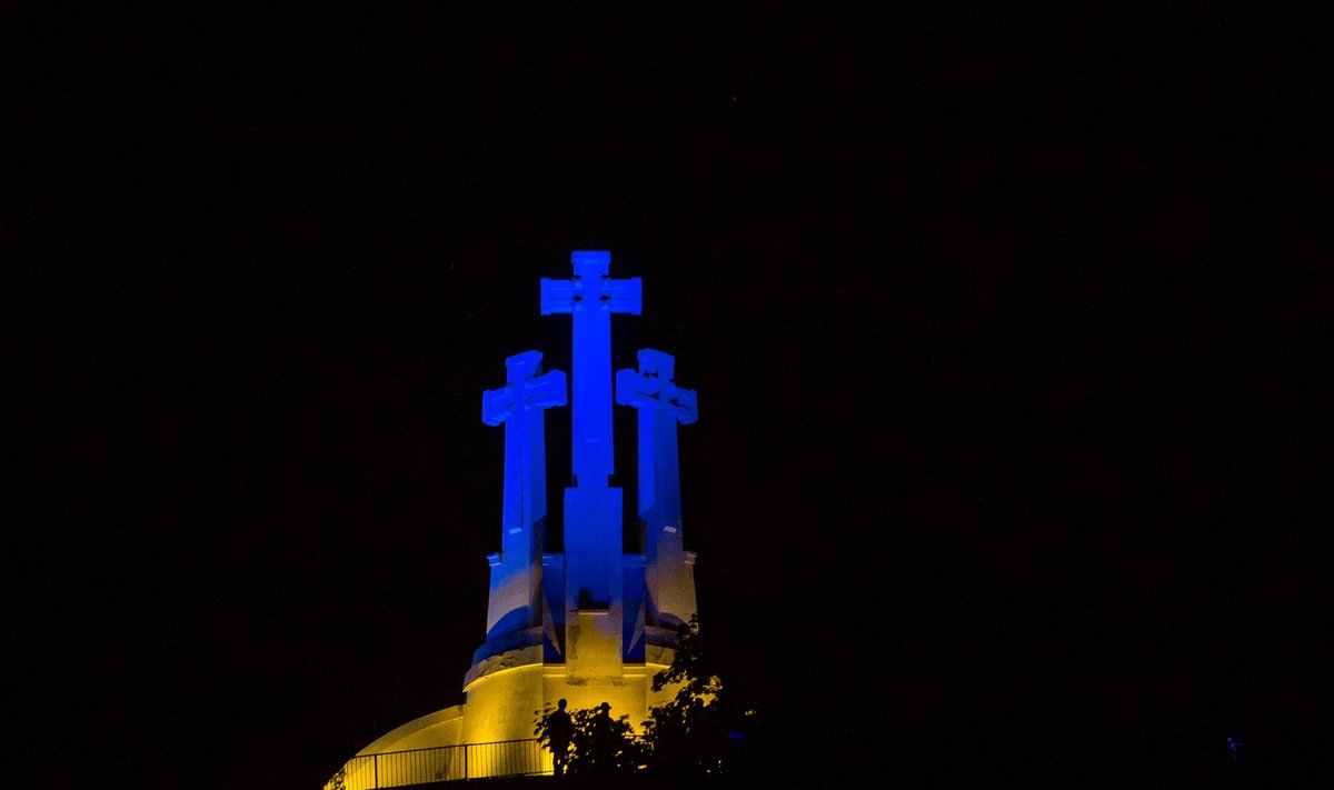 Three Crosses Hill lit in Ukrainian national colours