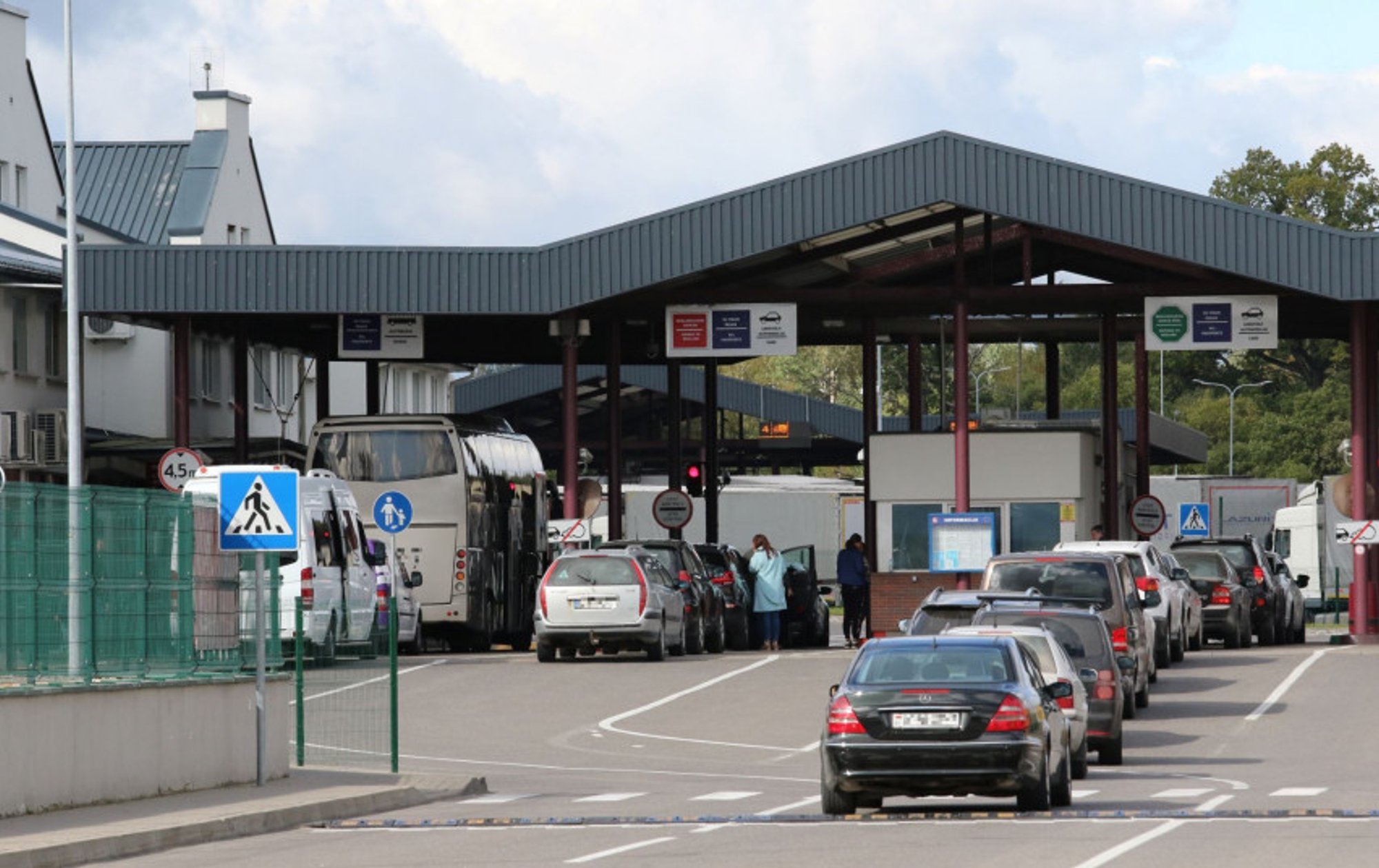 Пункт пропуска "Медининкай" возобновил работу - Delfi RU