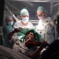 Kol chirurgai operavo smegenų auglį, pacientė grojo smuiku