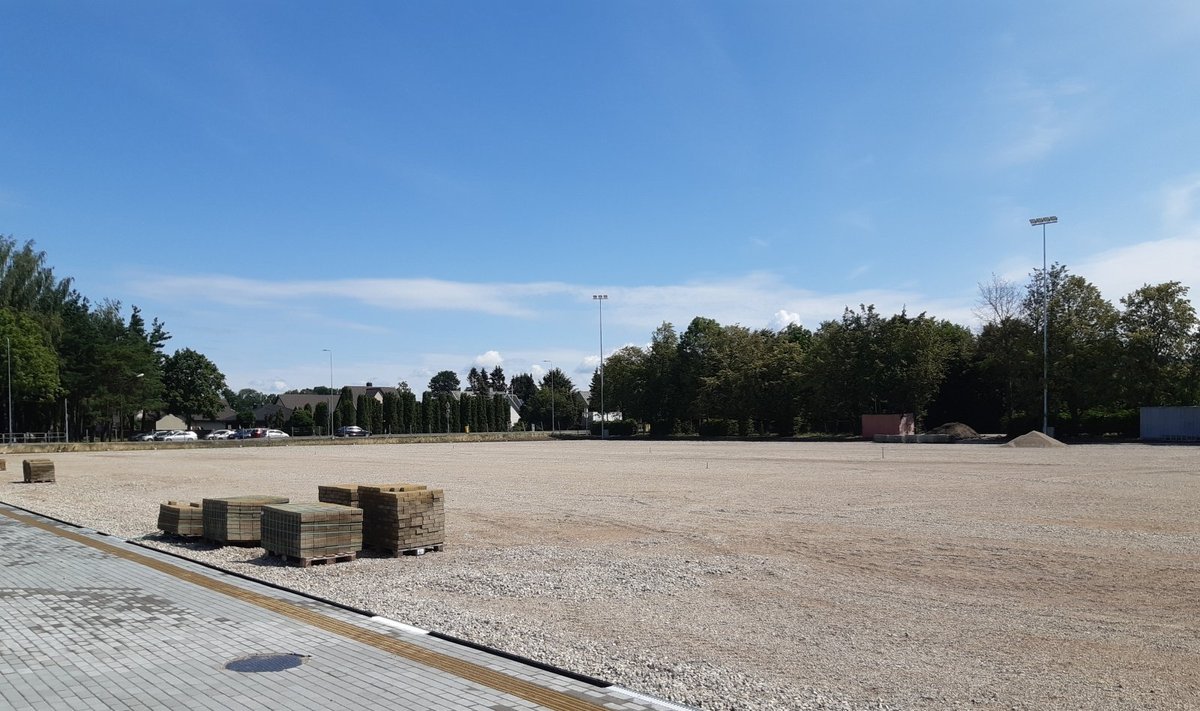 Įrengiama futbolo aikštė Kretingoje