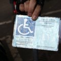 Nuo taršos mokesčio siūloma atleisti neįgaliųjų transporto priemones