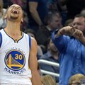 Auksarankis: S. Curry smeigė 10 tritaškių, vieną – iš aikštės vidurio, pelnė 51 tašką ir suknežino NBA rekordą