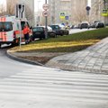 Pėsčiųjų perėjoje automobilis rėžėsi į žmones: vyras žuvo, moteris ligoninėje