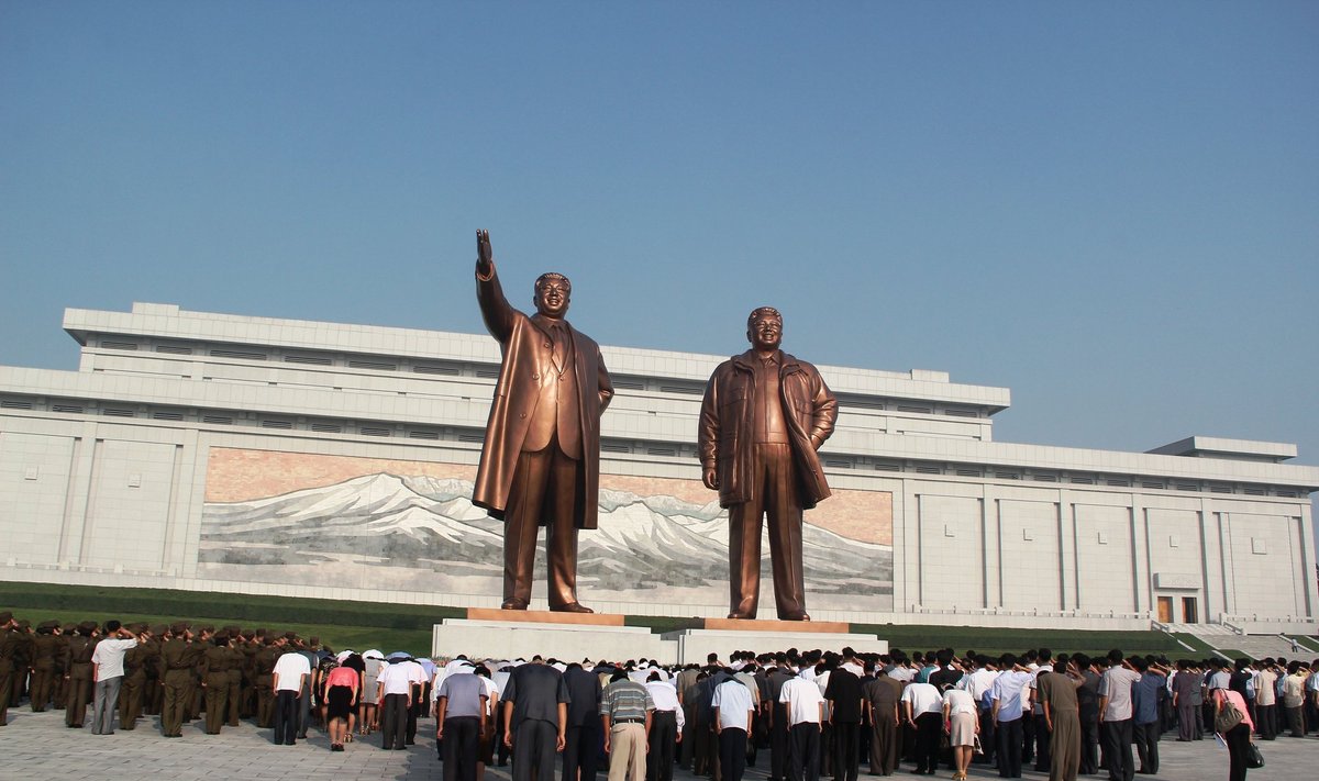 Kim Il Sungas (Kim Ir Senas) ir Kim Jong Ilas (Kim Čen Iras)