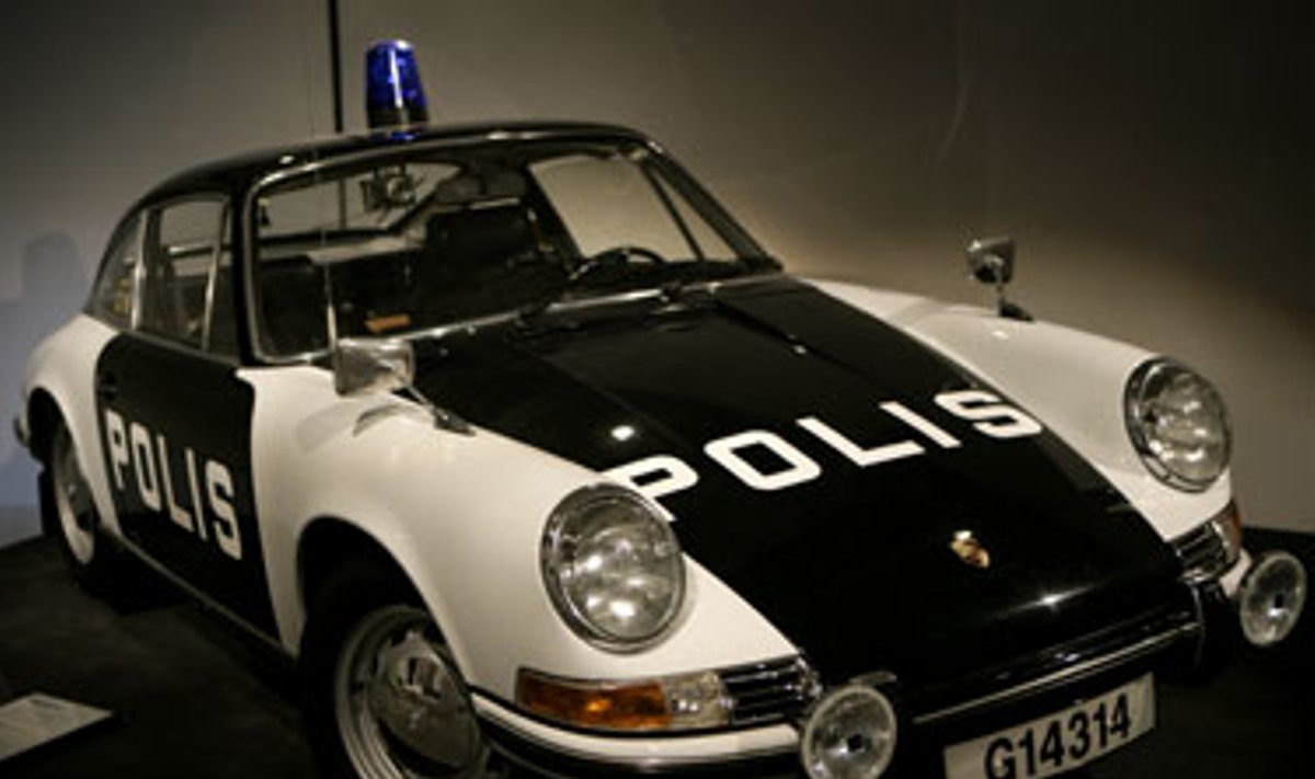 Stokholmo (Švedija) policijos muziejaus eksponatas - senas "Porsche 911" automobilis.