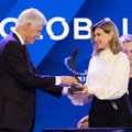 Zelenskai įteiktas Clintonų šeimos apdovanojimas