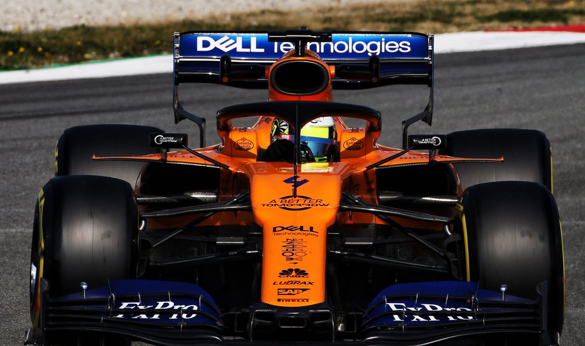 Testuojamas "McLaren" bolidas Barselonos trasoje 