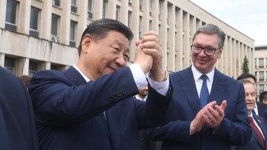 Kinijos prezidentas Xi Jinpingas Serbijoje sutiktas su „pagarba ir meile“