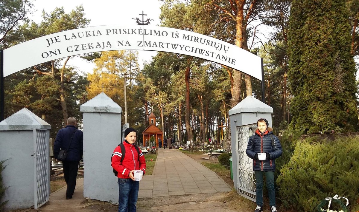 Kwesta na Niemenczyńskim cmentarzu na rzecz Rossy