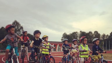 Ką reikia žinoti prieš pradedant vaiką mokyti važiuoti dviračiu?