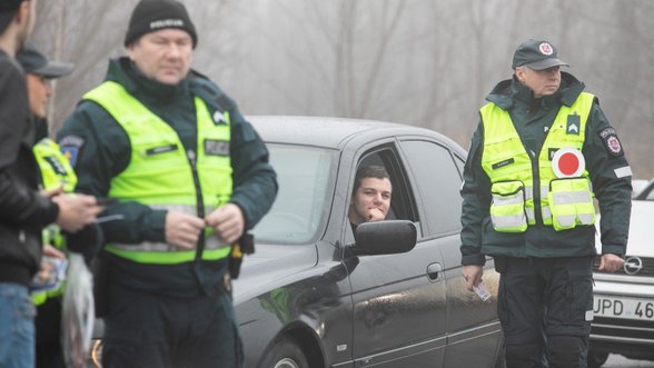 Įteisino lengvatą, bet vairuotojai įpročių nekeičia – naujove naudojasi vos 2 iš 10