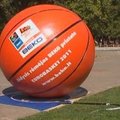 Didžiulis krepšinio kamuolys Panevėžyje traukia „ridentojus“