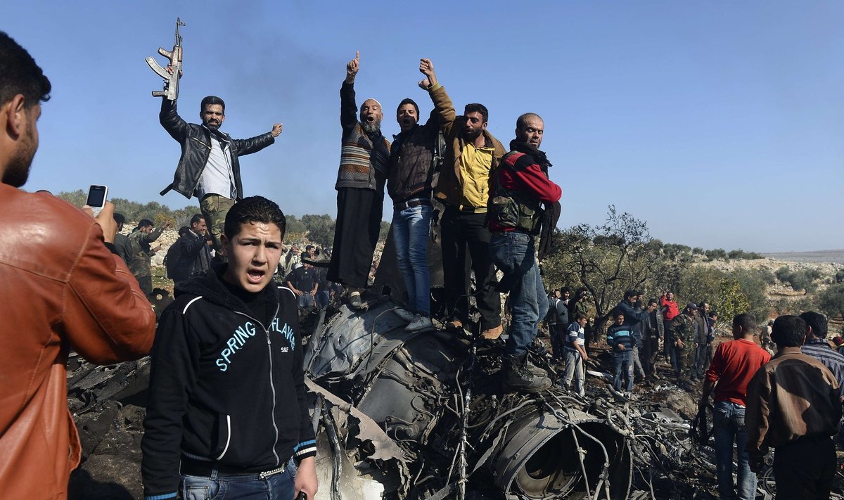 Sirijos sukilėliai numušė naikintuvą