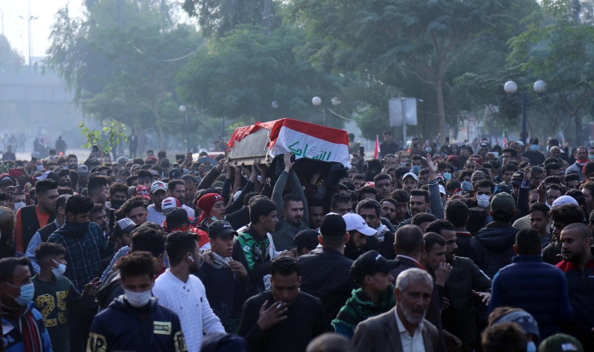 Bagdade nušauti dar du protestuotojai