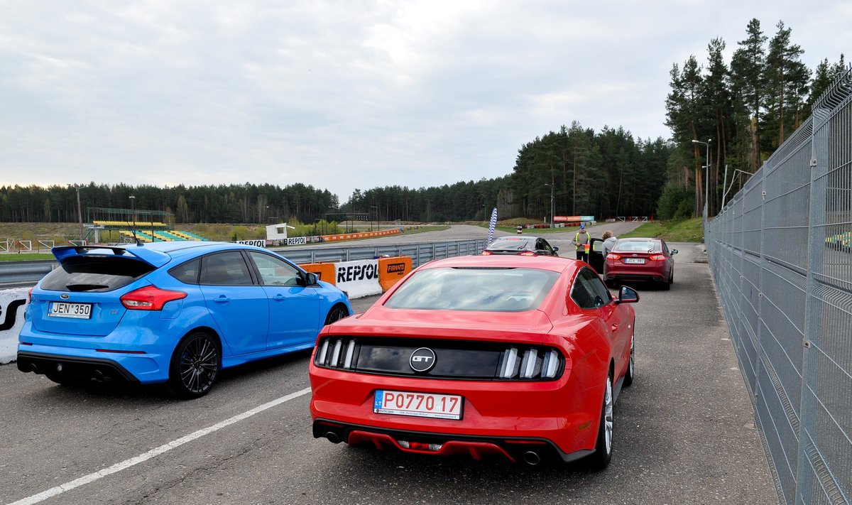 "Ford Mustang" ir "Ford Focus RS" Kačerginėje