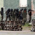 Kremlius FST atrišo rankas: šaudyti leista į žmonių sambūrius, moteris bei nepilnamečius