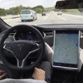 Technologijų auka: kaip „Tesla“ vairuotojas įstrigo dykumoje