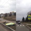 Smarkus vėjas Kaune sukėlė sunkumų vairuotojams – kelio ženklų teks žvalgytis atidžiau