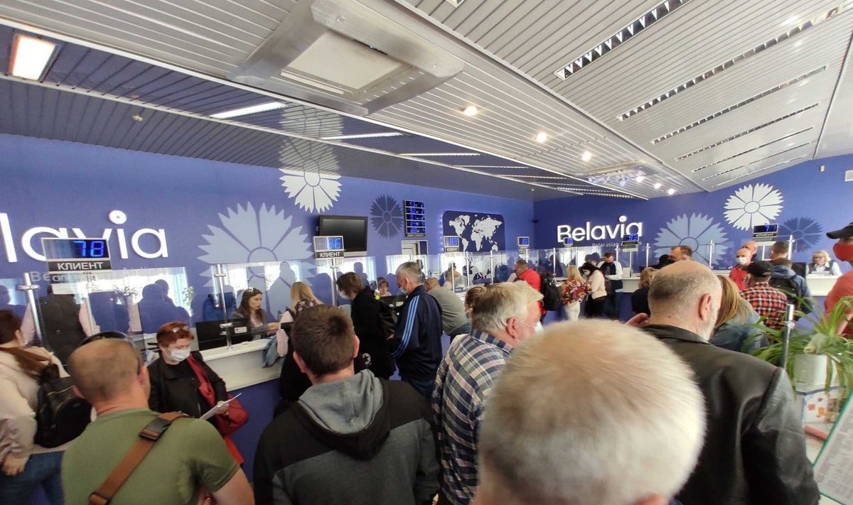 Eilės grąžinant „Belavia“ bilietus (Belstat nuotr.)