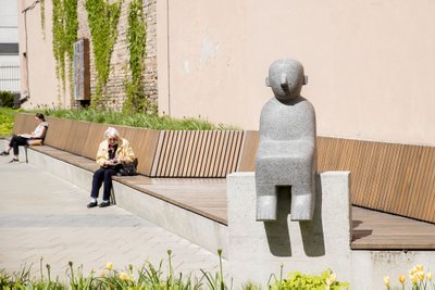 K. Jaroševaitės skulptūra "Sėdinti"