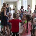 Karo alinamos Ukrainos vaikai grįžta į mokyklas, kuriose – slėptuvės nuo bombų