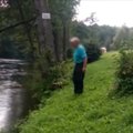 Lietuvos parkai tapo pavojinga vieta: žmones iš upės vijo su šautuvu