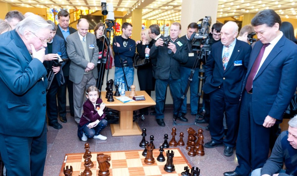 Prie šachmatų lentos susitiko K. Iliumzinovas ir V. Landsbergis