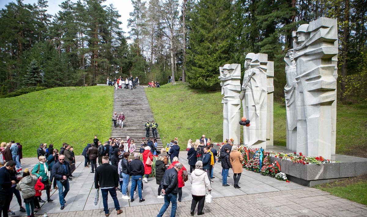Gegužės devintosios minėjimas Antakalnio kapinėse Vilniuje 