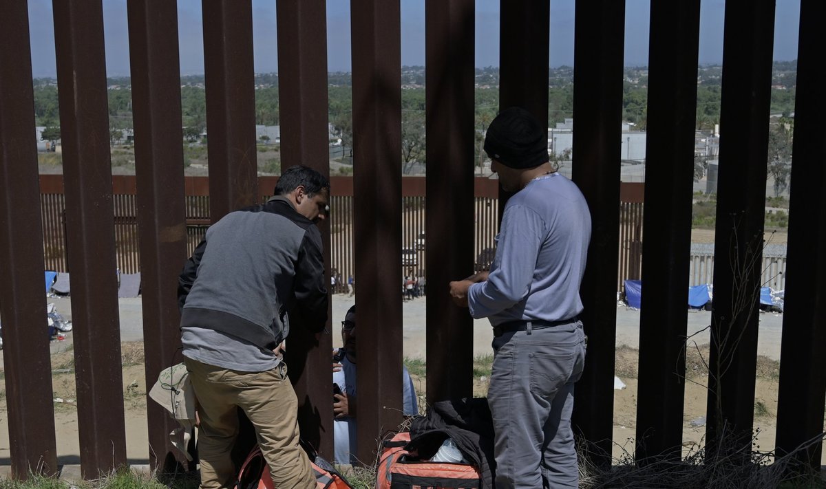 JAV siena su Meksika
