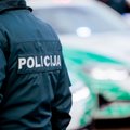 Įtemptos bėglio gaudynės: policija vairuotoją vaikėsi nuo Jonavos, jį Ukmergės rajone sustabdė „ežys“