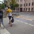Vilniaus savivaldybė atnaujins pilkais dažais suteptą LGBTQ+ vėliavos spalvų perėją