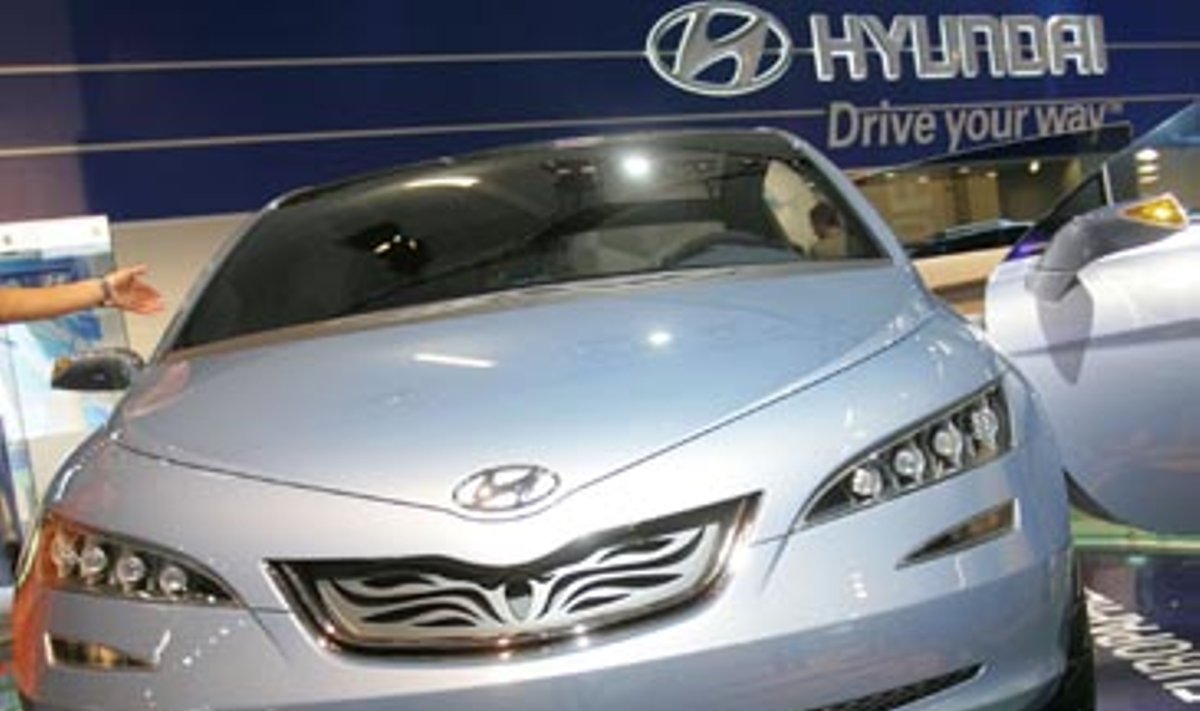 "Hyundai Portico"