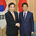 Japonijos ir Pietų Korėjos premjerai sutarė tęsti derybas santykiams gerinti