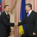 Янукович поздравил Алиева с избранием "не будем считать на какой срок"