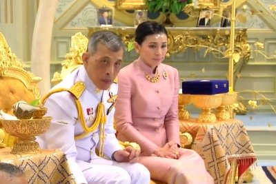 Karalius Maha Vajiralongkornas ir jo žmona Suthida 